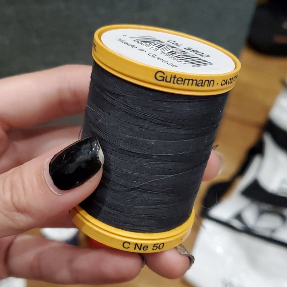 Sewing threads - Picture 2 of 5